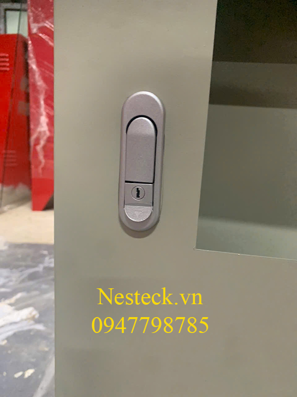 Tủ điện một lớp cánh trong nhà có tấm panel cánh khoét lỗ khóa AB kích thước
