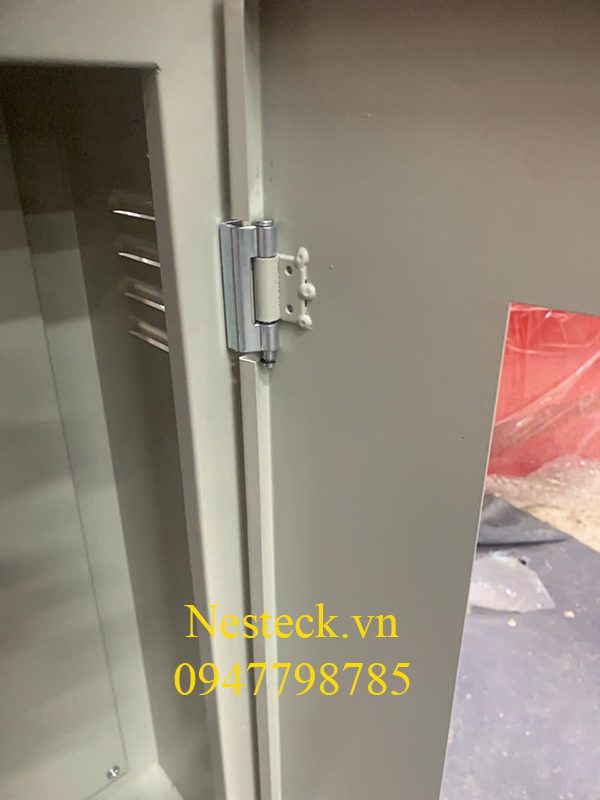 Tủ điện một lớp cánh trong nhà có tấm panel cánh
