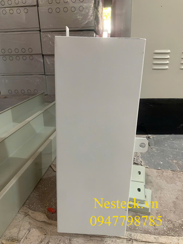 Vỏ Tủ Điện 1 Lớp Cánh Có Panel 450x300x200x1mm – Chia 2 Ngăn, Giá Rẻ Tại Hà Nội