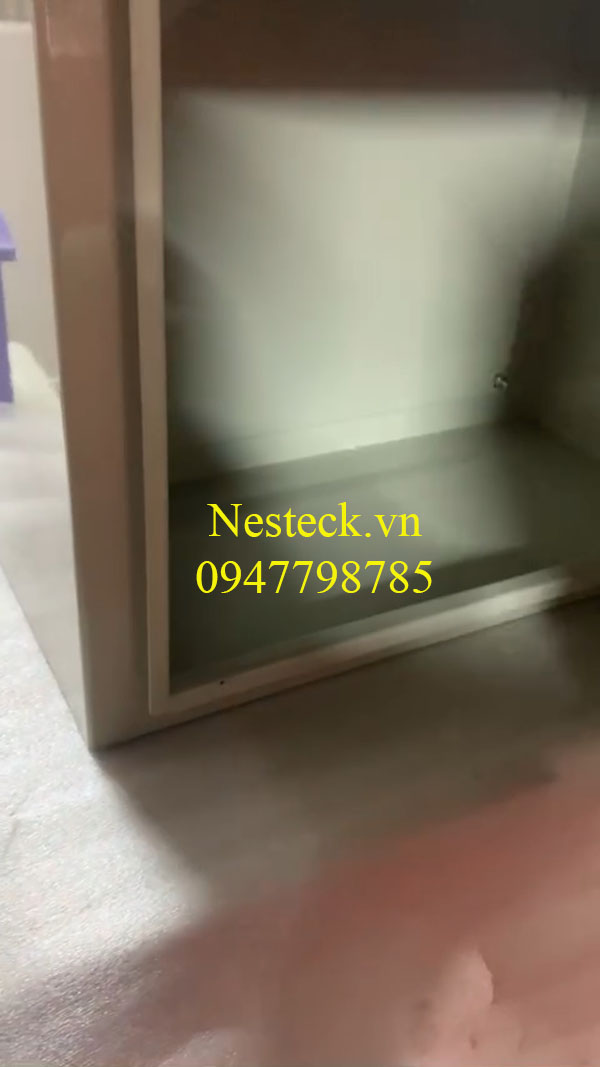 Hộp-tủ-điện-ngoài-trời-300x400x150mm-có-hèm-bẫy-nư