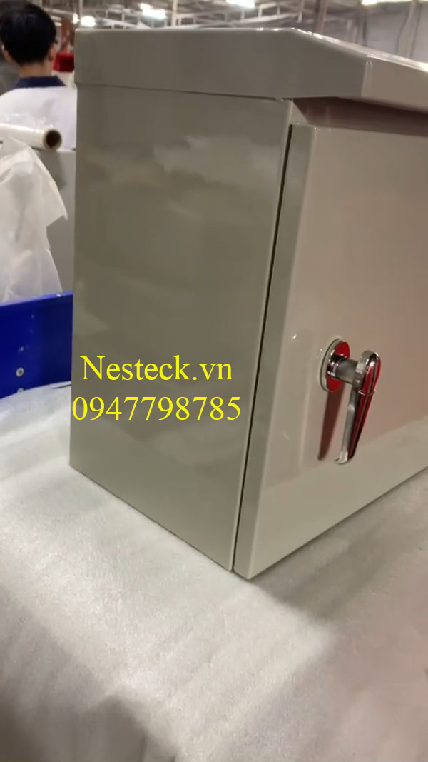 Tủ-điện-300x400x150-ngoài-trời-1-lớp-cánh-giá-xưởn (1)