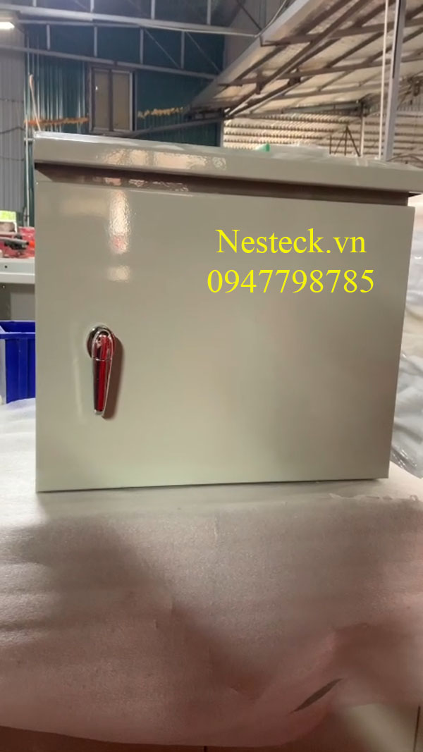 Tủ-điện-ngoài-trời-1-lớp-cánh-300x400x150-có-panel-1