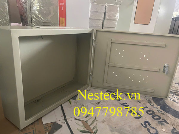 Vỏ-tủ-điện-trong-nhà-sơn-tĩnh-điện-cánh-ngoài-khoét-lỗ-kích-thước-400x 600x200x1mm-có-hàn-tăng-cứng-cánh-giá-tốt-tại-xưởng-hà-nội-và-TP HCM